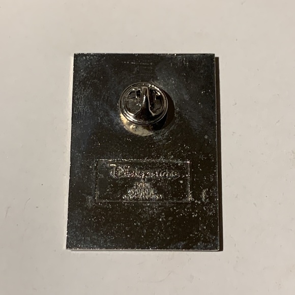 Disney Store Seven Dwarfs Pin - Picture 2 of 3